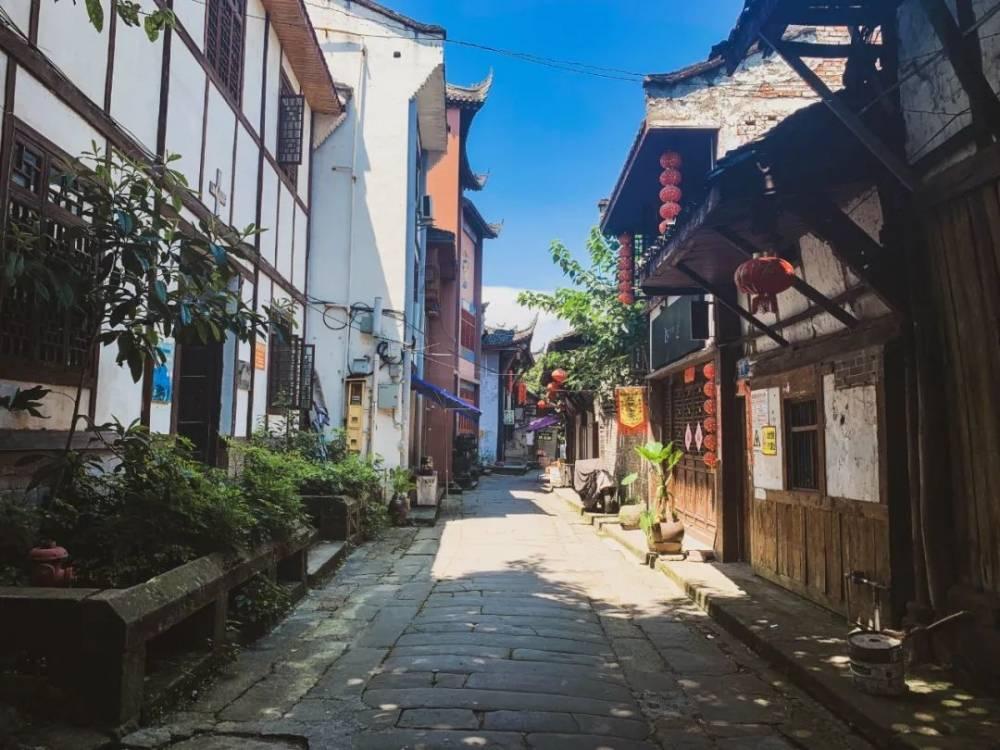 强扭的瓜不甜？《繁花》质疑声不断，李立群算是说到点子上了